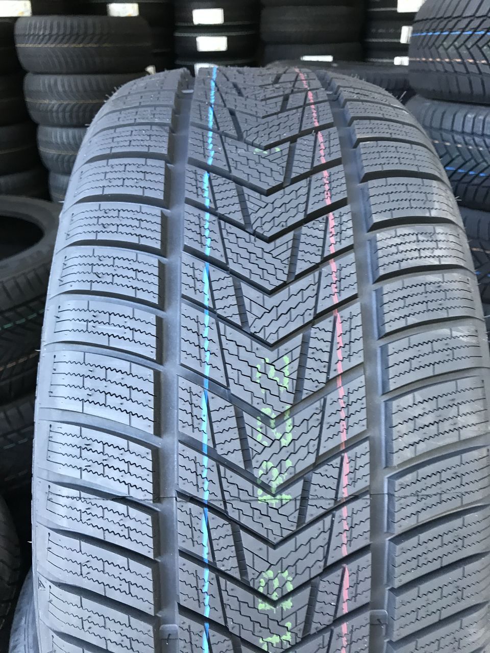 Нови зимни гуми TRACMAX 225/60 R18 104V XL MFS