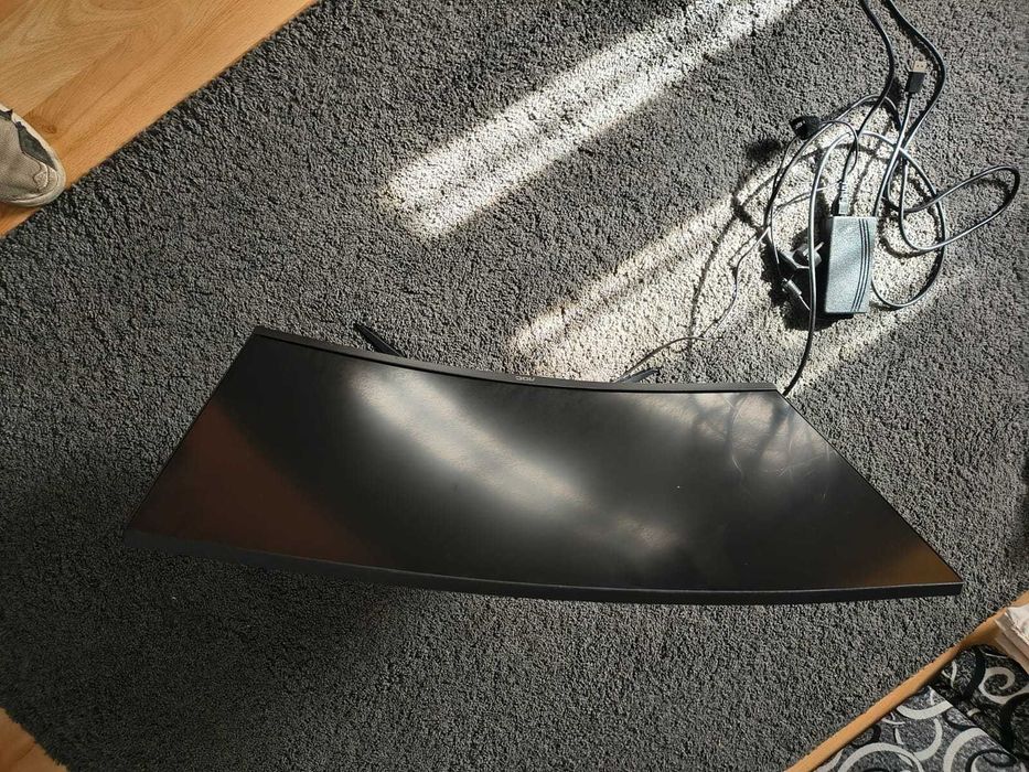 Vand monitor curbat de gaming aoc