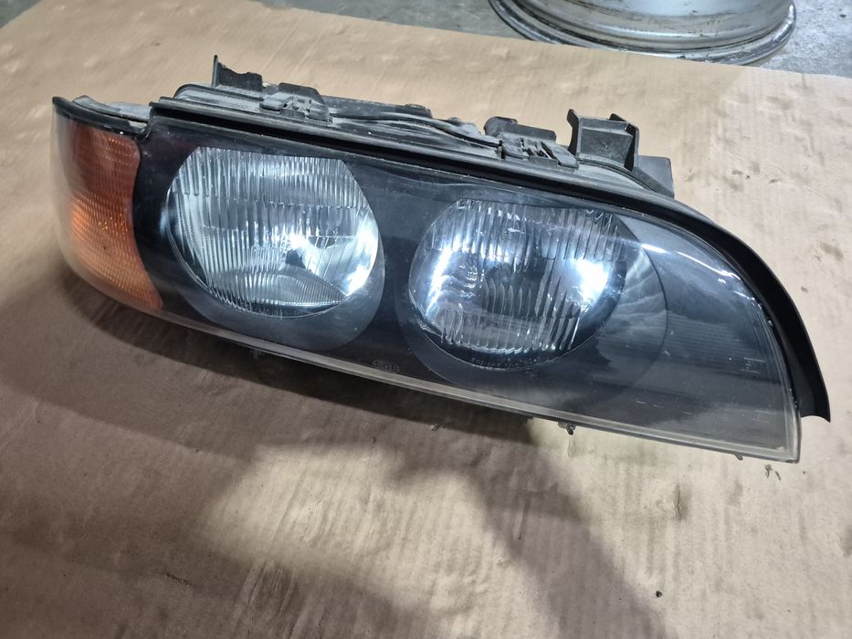 Десен фар Бмв Е39 Hella 5 серия BMW E39 фарове