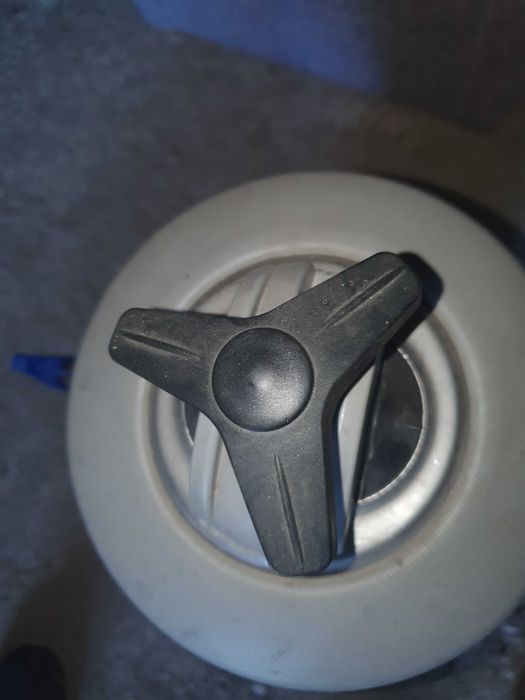 Vând dedurizator apă 8lt/7,5kg. Inox