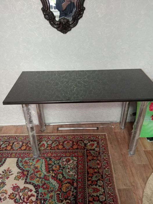Продам стол новый