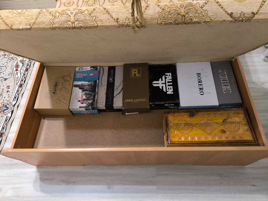 Продам кровать с полкой (ниша)