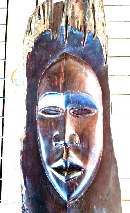 Африкански скулптури, Масивно АБАНОСОВО ДЪРВО