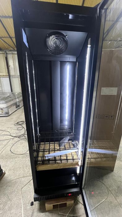 Vitrina frigorifica cu usa expunere