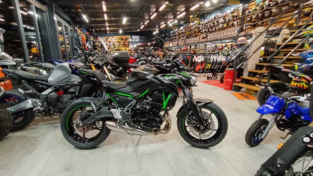 Kawasaki Z650 -0km pret livrare prin EST BIKE Campina