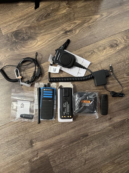Vand  Motorola DP4401 Ex , pachet complet. Statie si accesorii noi