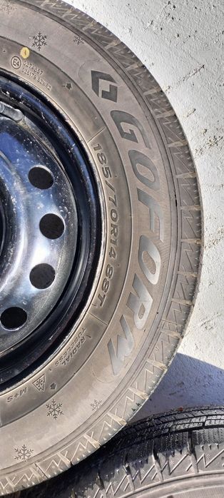 Шины в комплекте. В отличном состоянии