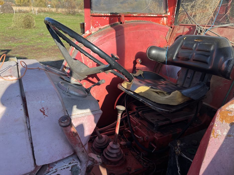 Vand tractor international 834 cu incarcator frontal