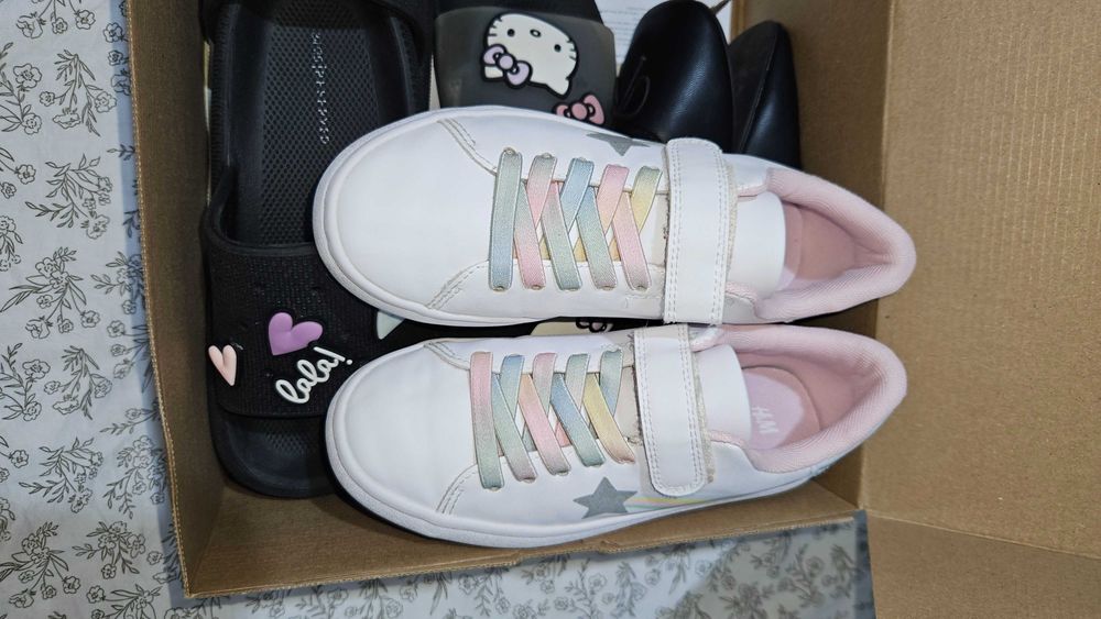 Tenesi marimea 33 pt fete HM