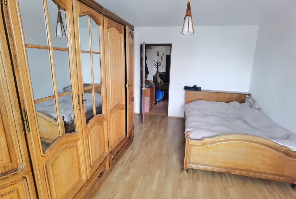 Apartament 3 camere de închiriat strada Pedagogilor