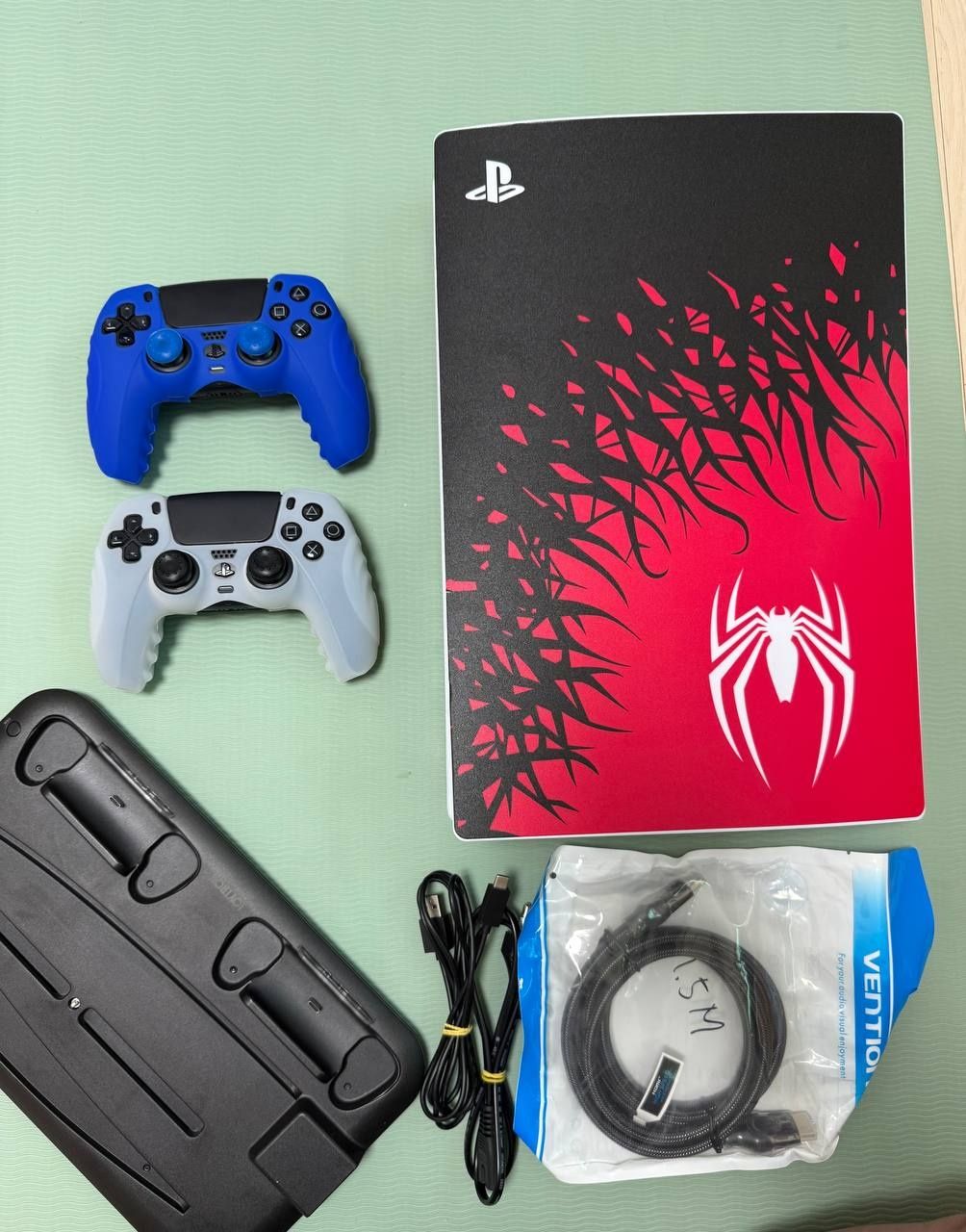 PlayStation 5 тайёр уйинлари билан 2 та джойстик