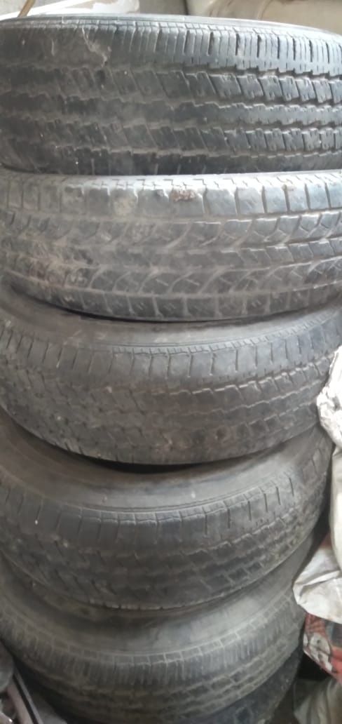 Шины 235/70r16..