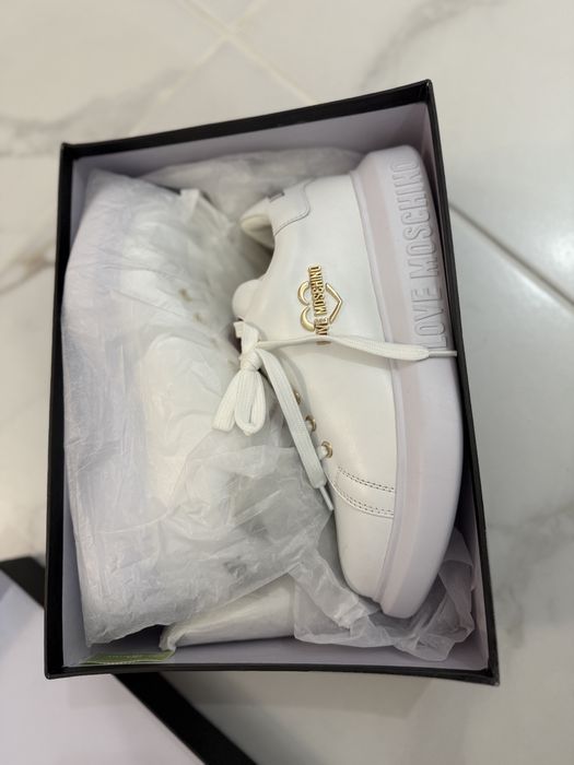 Бели кецове Love Moscino