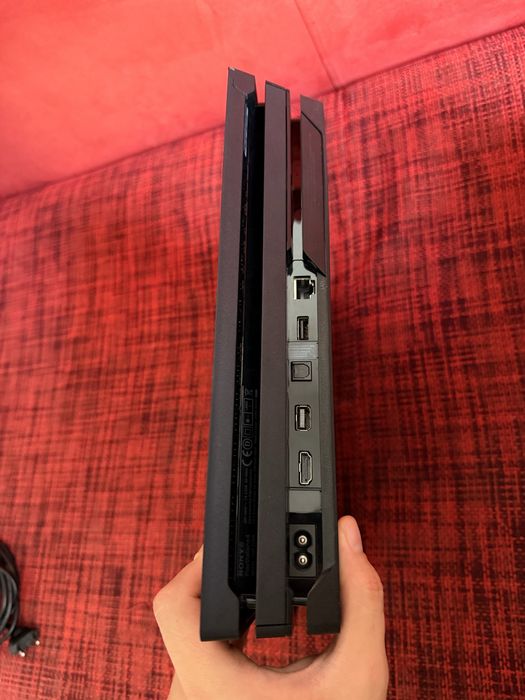 Playstation 4 pro + 3 controlere gen 2