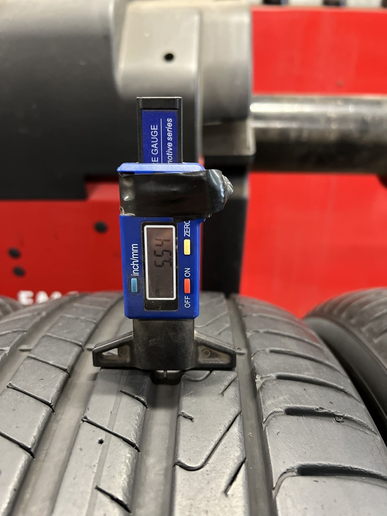 Летни гуми спорт пакет 255/45 R18 и  225/45 R18 Pirelli