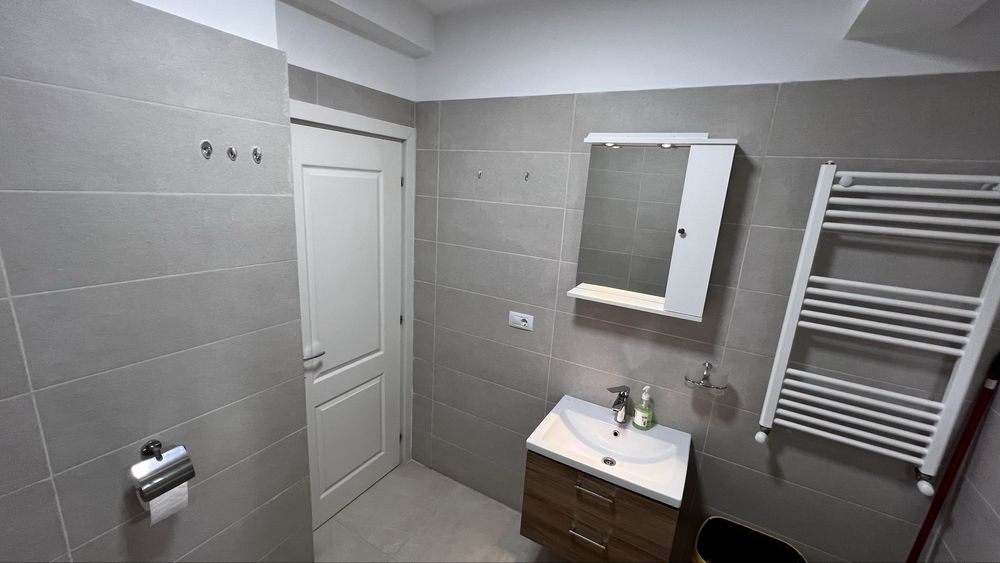 Apartament 60mp, balcon inchis