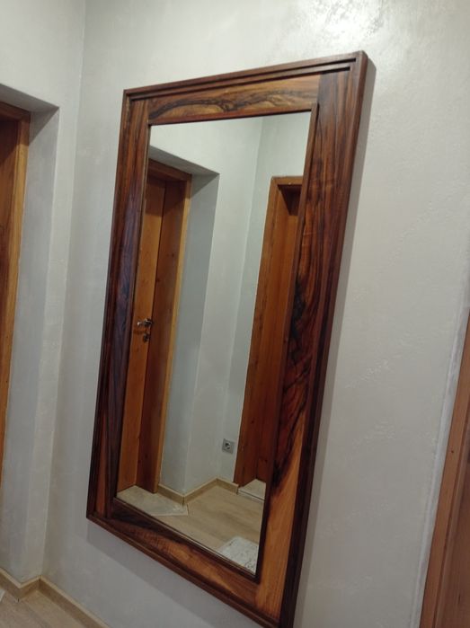 Огледало с рамка от черен турски орех