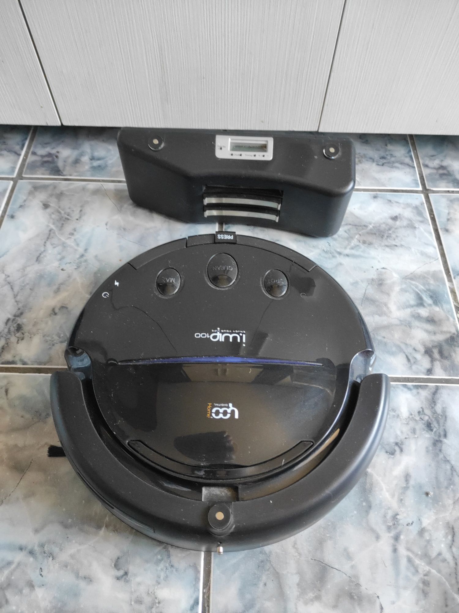 Robot de curățenie în stare perfectă de funcționare