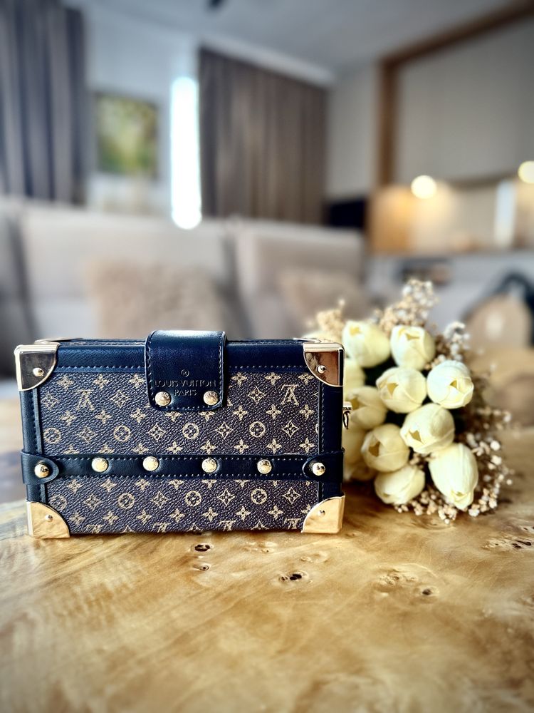 Чанта куфарче/ клъч Louis Vuitton