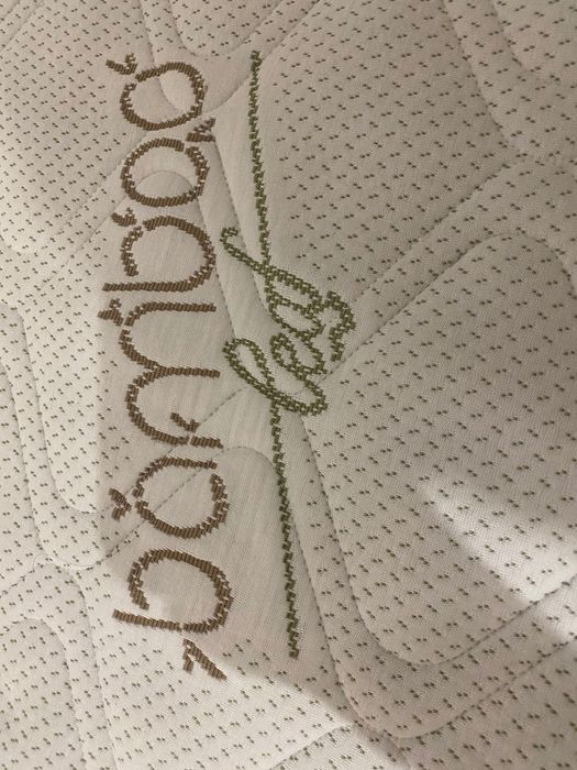 Двулицев матрак  за бебешка кошара с бамбукови нишки