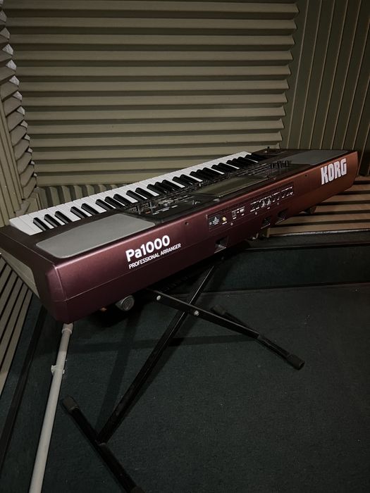 Продам синтезатор Korg pa1000