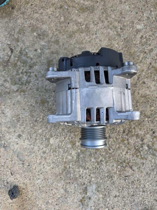 Vând alternator nou original  Valeo cod 05E903026K