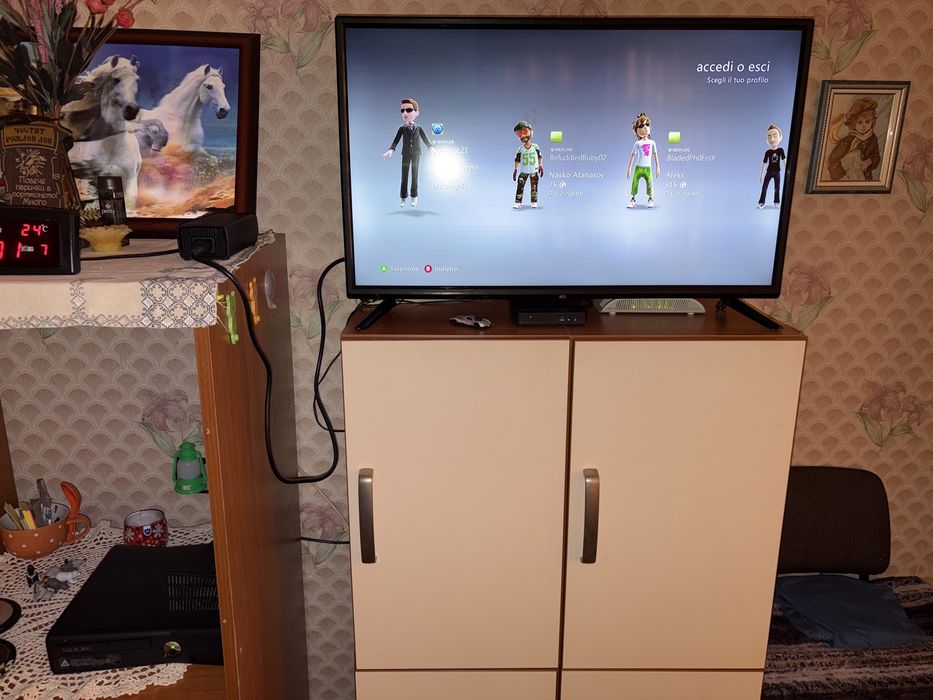 Продавам Xbox 360 с 2 джостика и 25 игри !