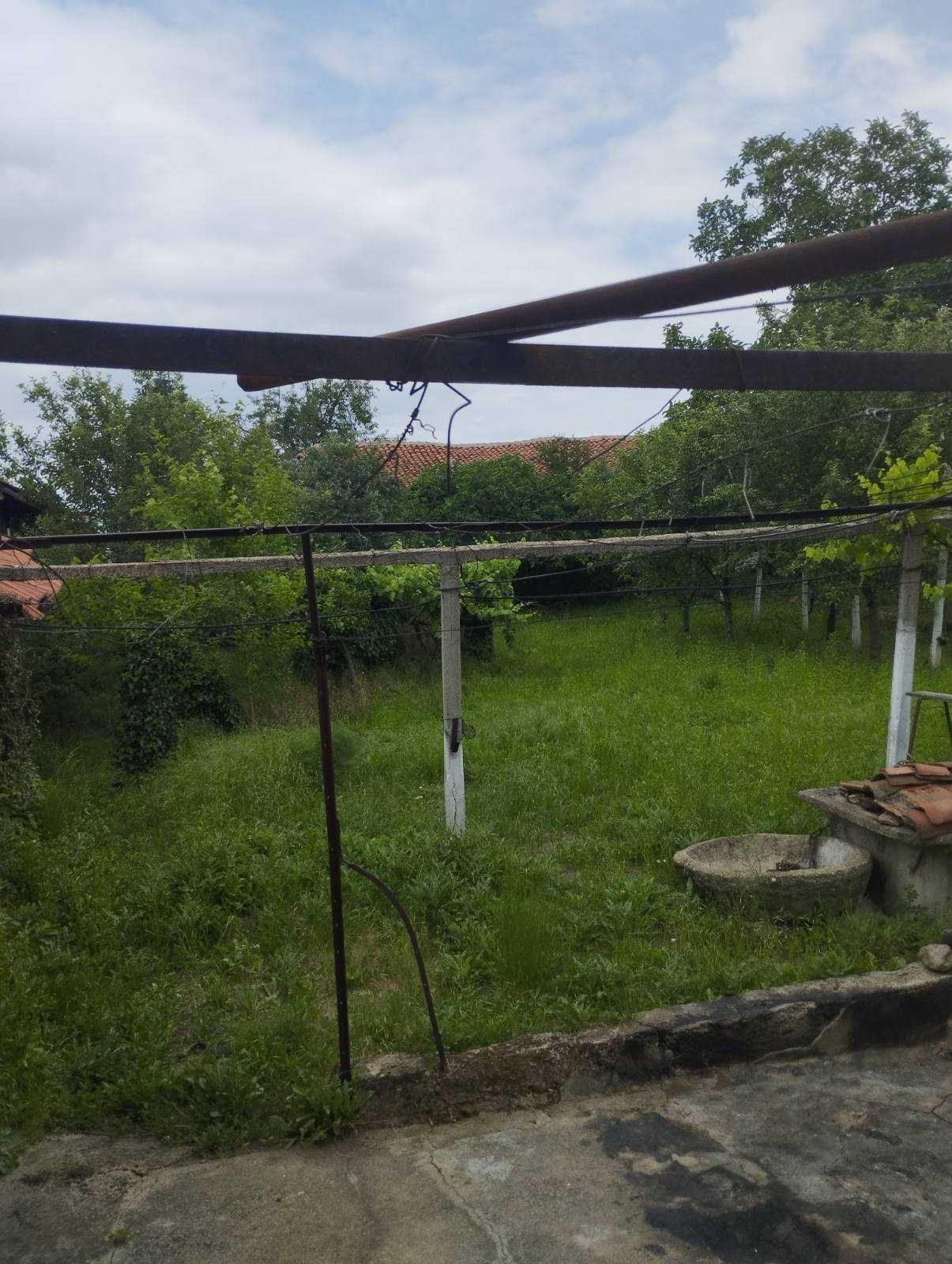 Продавам къща на село