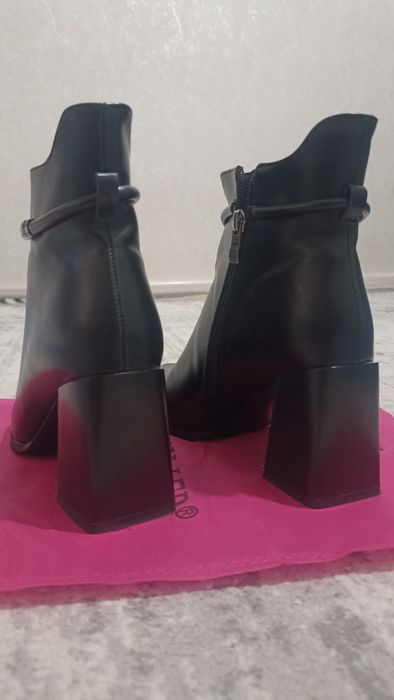 Продаются ботильоны