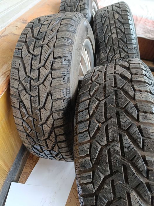 Зимни гуми 4бр.205/55/R16/94h FL Kormoran с лети джанти Volvo+патерица