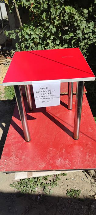 Masa 68x68x74 cm, cu blat gros din PAL si picioare metalice reglabile