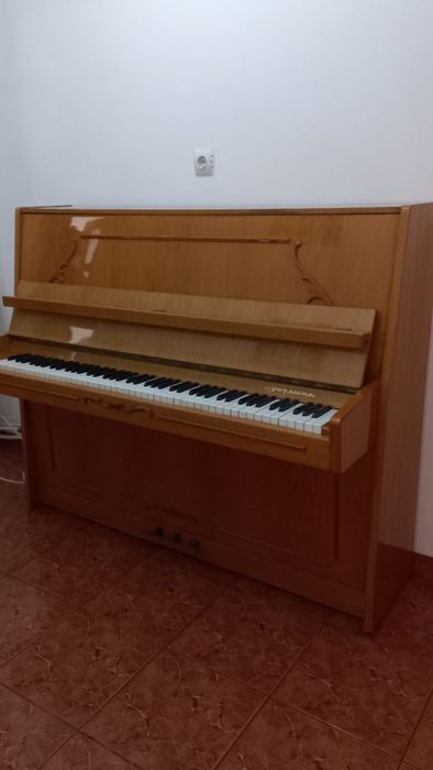 Pianină marca Ucraina