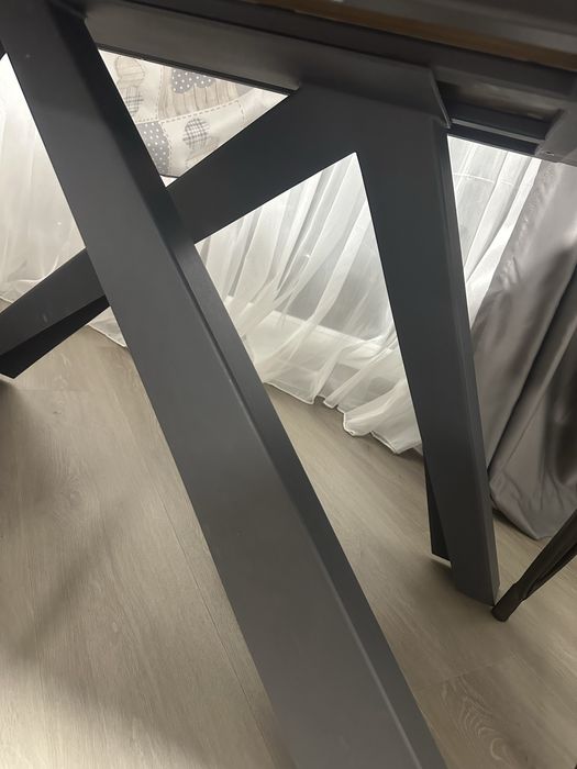 Продавам чисто нова масивна маса от орех