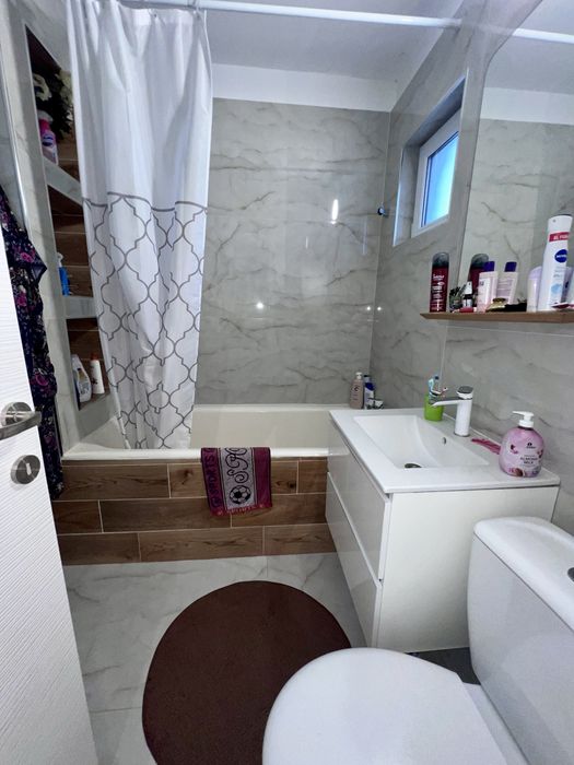 Vanzare apartament 3 camere