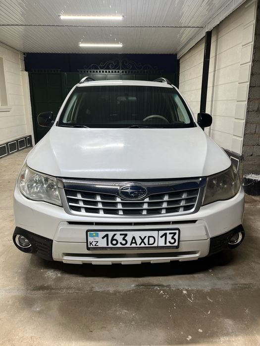 Субару Форестр 2012 года в отличном состояние