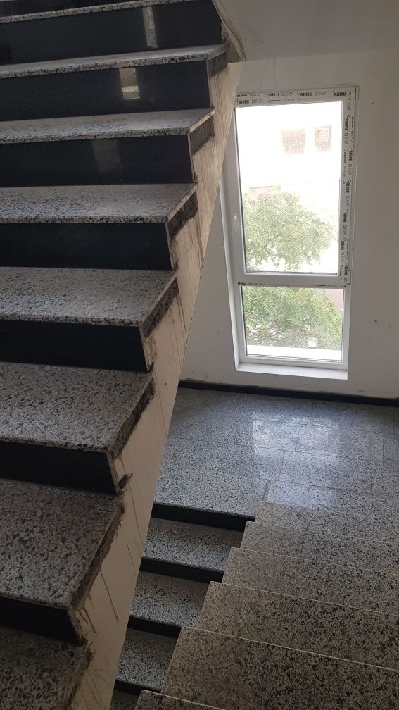 Продава се Тристаен апартамент в Благоевград, Освобождение - 91 кв.м за 900 €/кв.м - Снимка #3