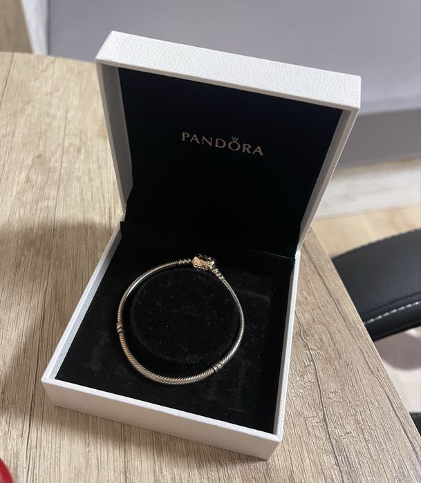 Гривна и талисмани Пандора и