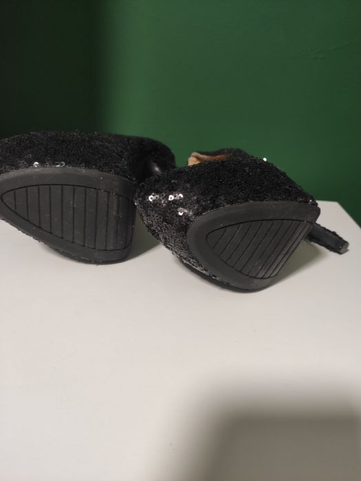 Черни токчета с пайети