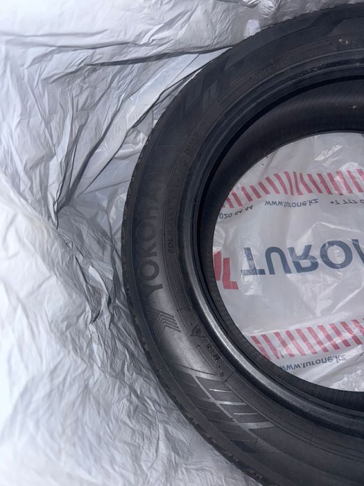 Зимние шины Yokohama r17 продам стояли на камри 55