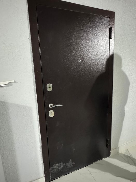 Продам входную дверь