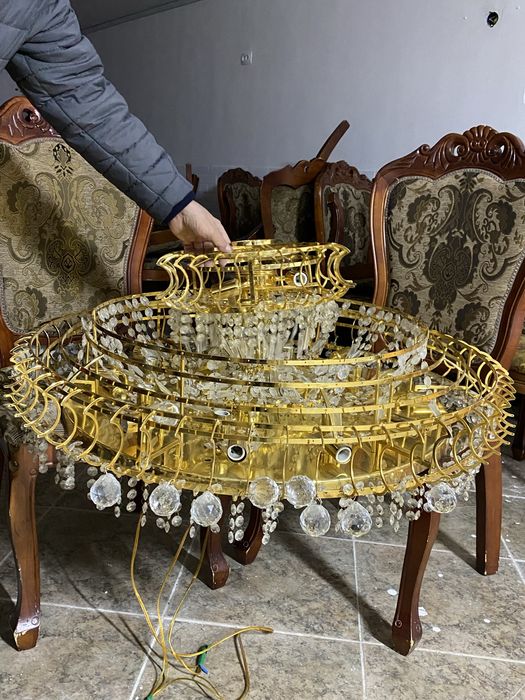 Люстры новые 3 шт.,б/у - 2 шт.,потолочные, точечные светильники.