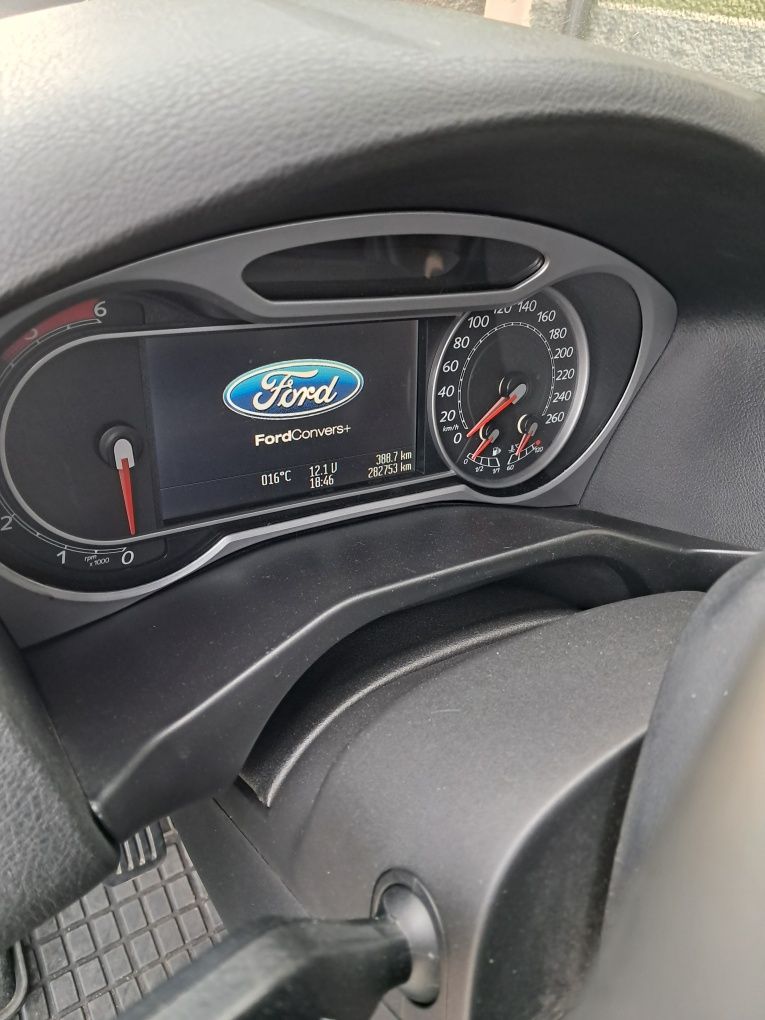 Vând ford mondeo