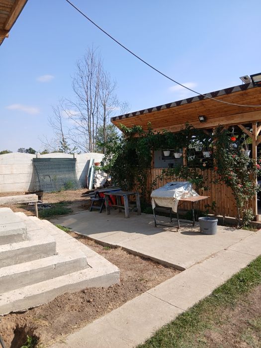 Vand Casă în Comuna Mischii Judetul Dolj la 5 km din centura Craiovei