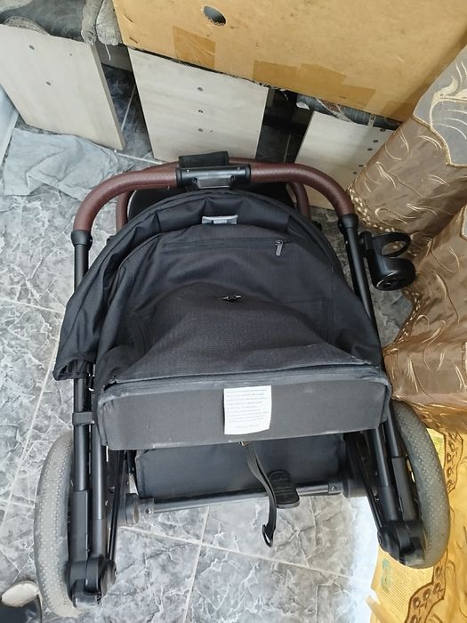 Продам прогулочную коляску