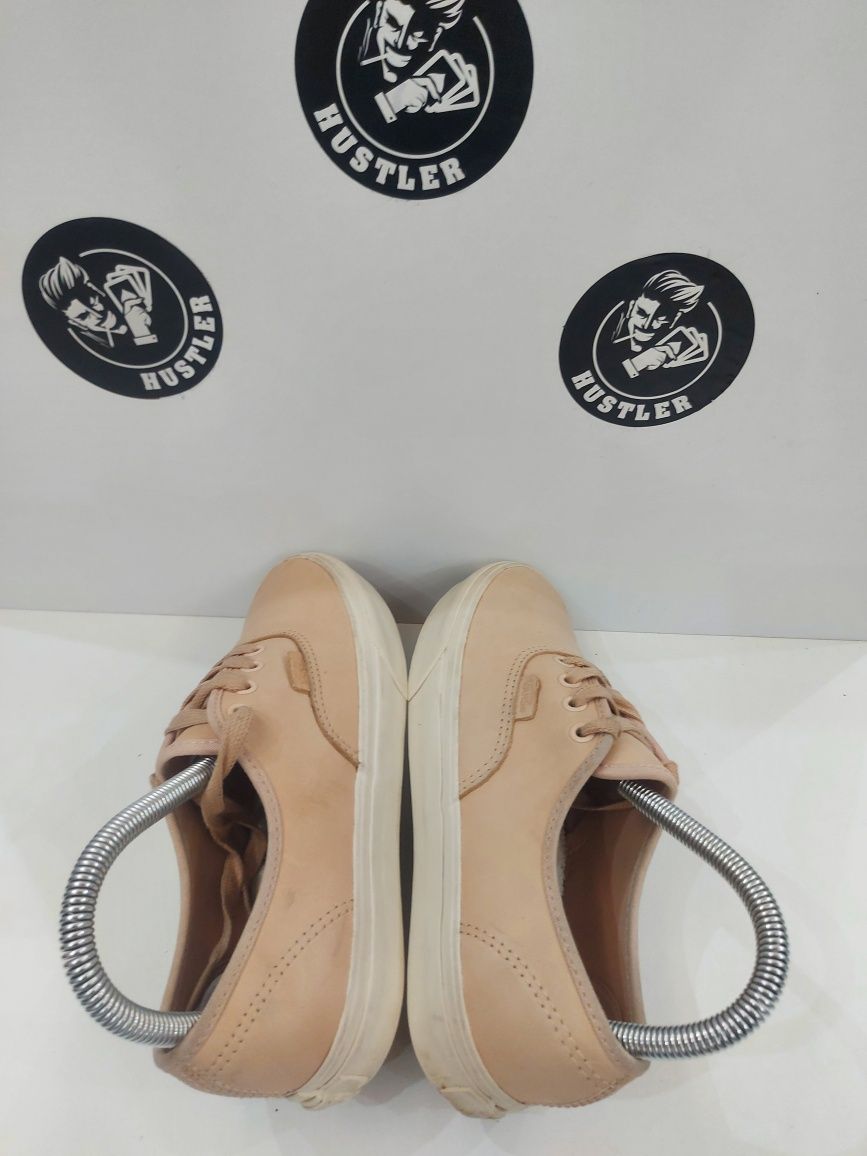 Дамски кецове от естествена кожа VANS. Номер 36