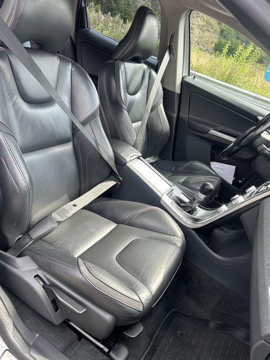 VOLVO XC60 AWD ocean racing
