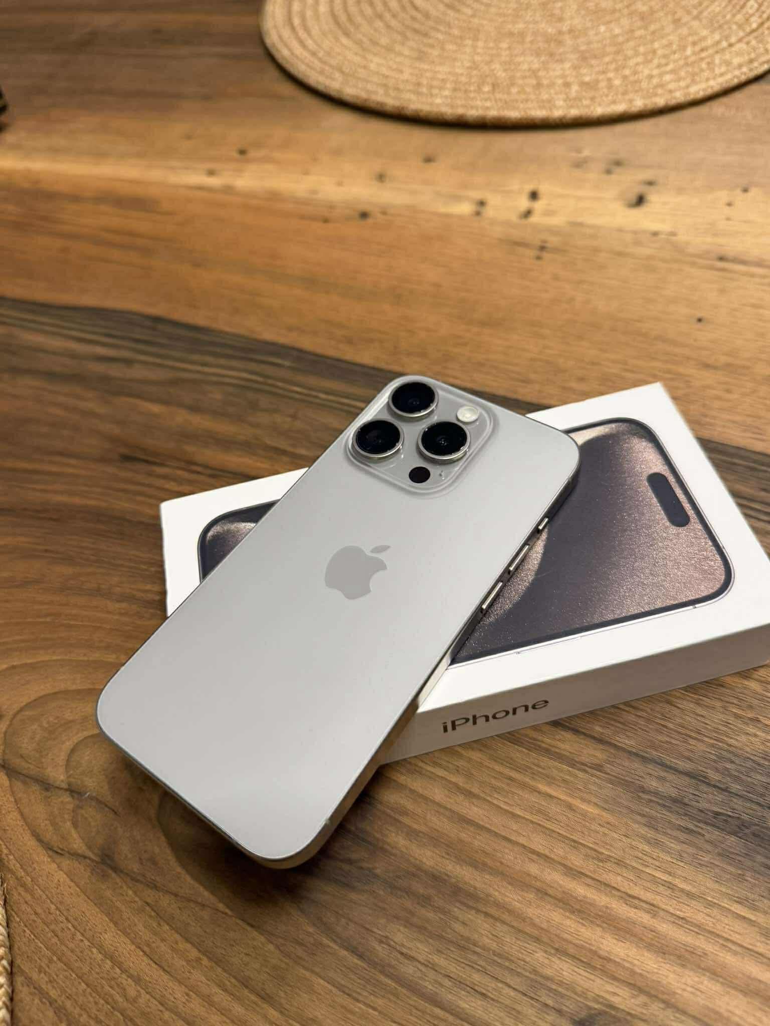 iPhone 15 Pro, Natural titanium, 256 GB, eSIM