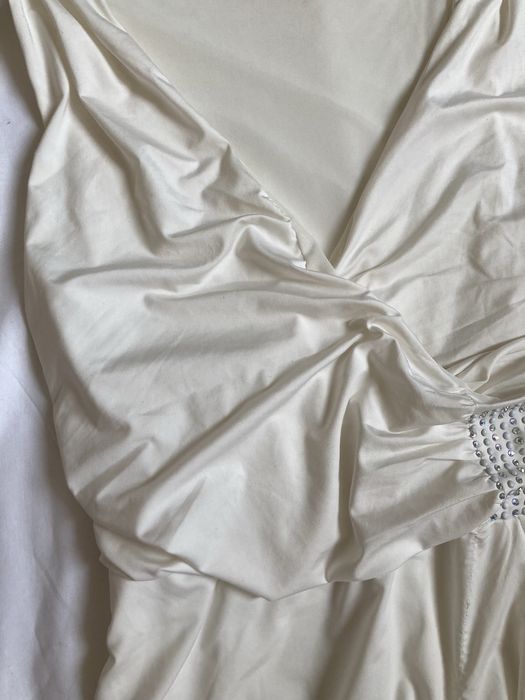 Rochie alba cu accesoriu in talie