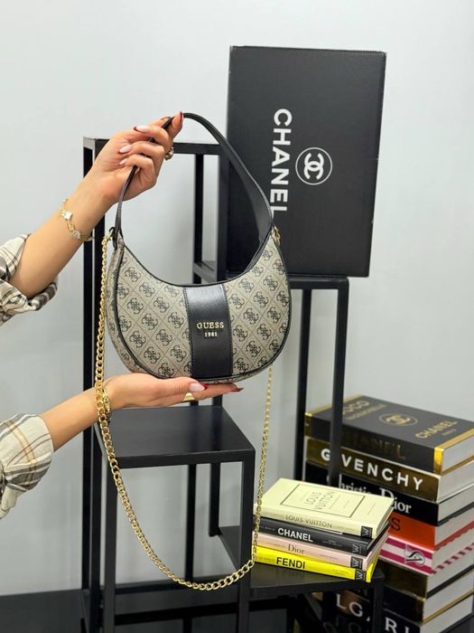 Geanta Guess noua !!! Dimensiuni 24/13 !!!