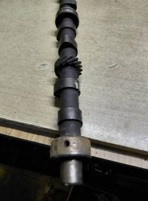 Вал разпределителен